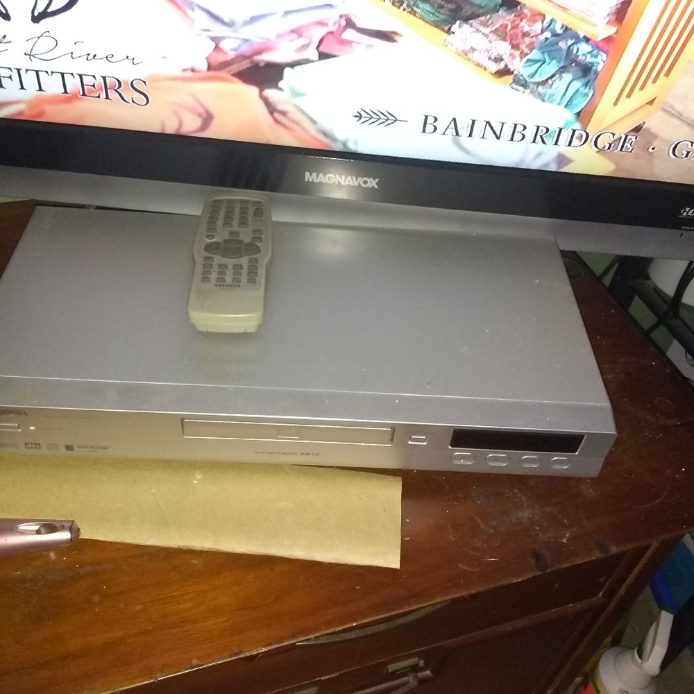 Magnavox "32" flat screen tv & dvd player